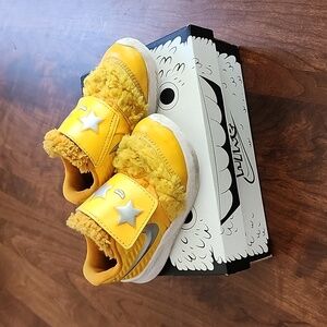 Nike Star Runner shoes, size 7c